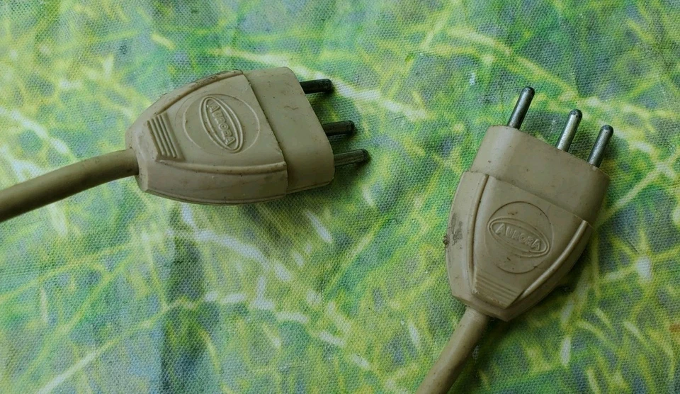 Controladores de empuñadura de pistola manual Aurora 1965 de colección y conector Power Track Foto 4 de 4