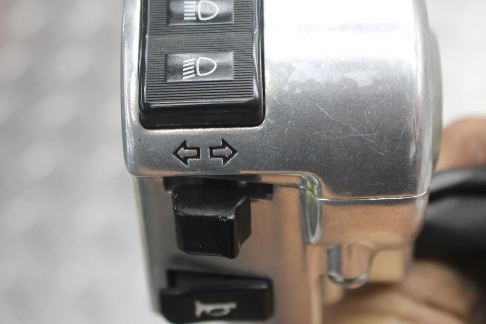 Honda Sabre 1300 VT1300CS 2010 clip izquierdo en mango bocina interruptor de señales  Foto 4 de 4