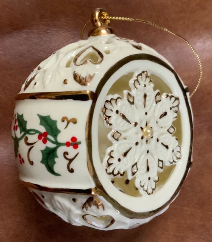 MADISON AND MAX 2005 PORCELAIN ORNAMENT