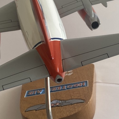 Aereo vintage Hooters Air Boeing 737-200 con supporto - Foto 17 di 17