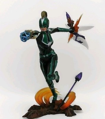 Diamond Select Marvel Captain Marvel Starforce PVC Diorama Figur