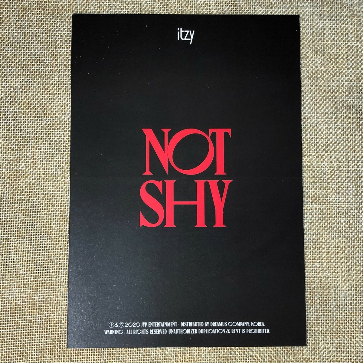 ITZY 　　アルバムNOT SHY 入手困難非売品ポスターセット Amazon.com: JYP ITZY Not Shy Album+Folded Poster+Extra