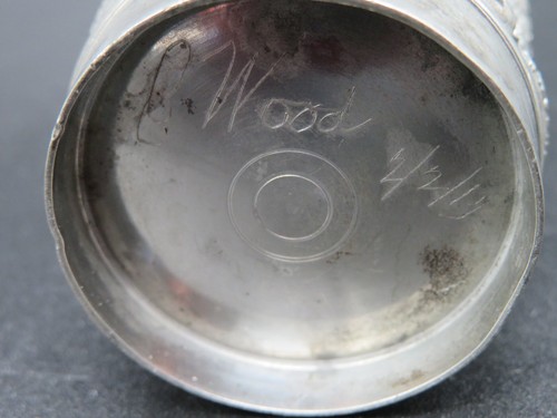 Antigua taza de recuerdo alemana de metal de 1913 con 5 áreas escénicas prensadas para visitar - Imagen 10 de 15