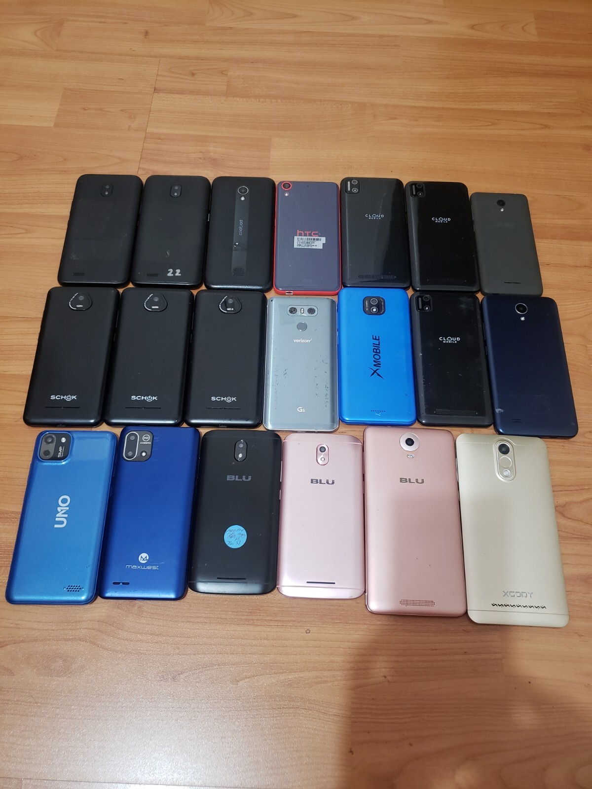 Lot of 20 Mixed Brand Blu Studio XL 2 S0270UU and XGODY Y20 