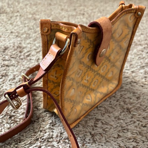 Dooney & Bourke Vtg Crossbody Bag Purse Women's Yellow Crossword Pattern Y2K - Picture 6 of 20