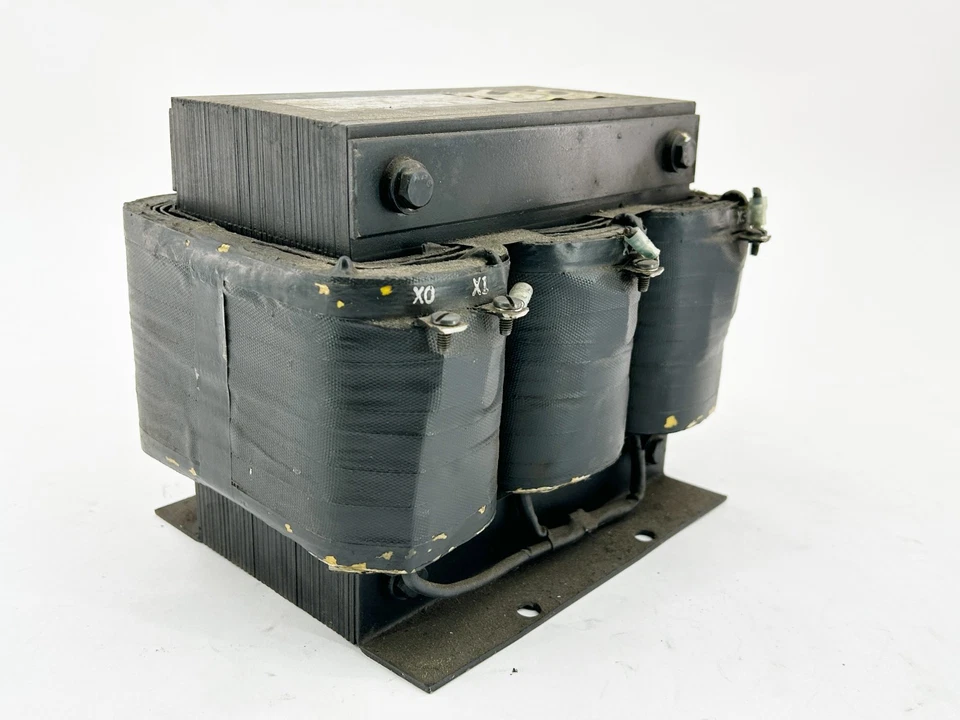 Transformador Hevi Duty 1335072TOO 3PH Delta 575V 208T/120 60Hz KVA3.0 Foto 3 de 4