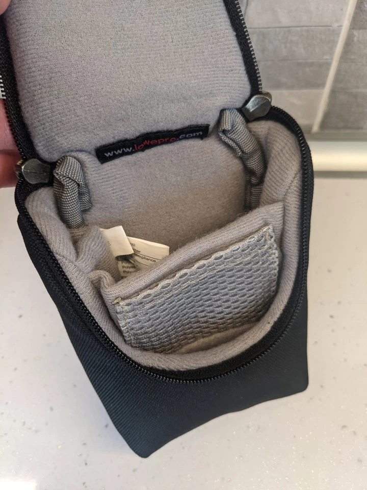 Lowepro D-RES 20AW Padded Compact Camera Case - Image 3 of 3