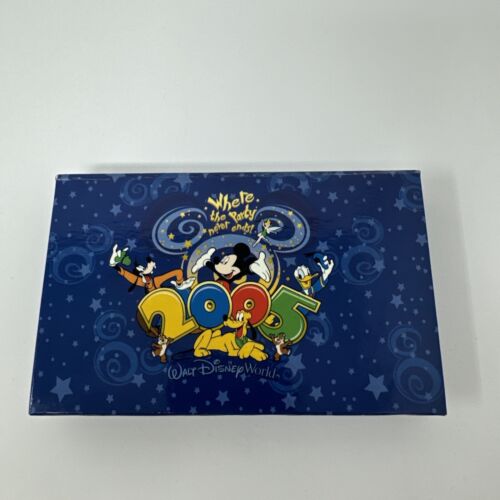 Original 2005 Walt Disney World Boxed Pin Set. Mint condition! - Afbeelding 1 van 14