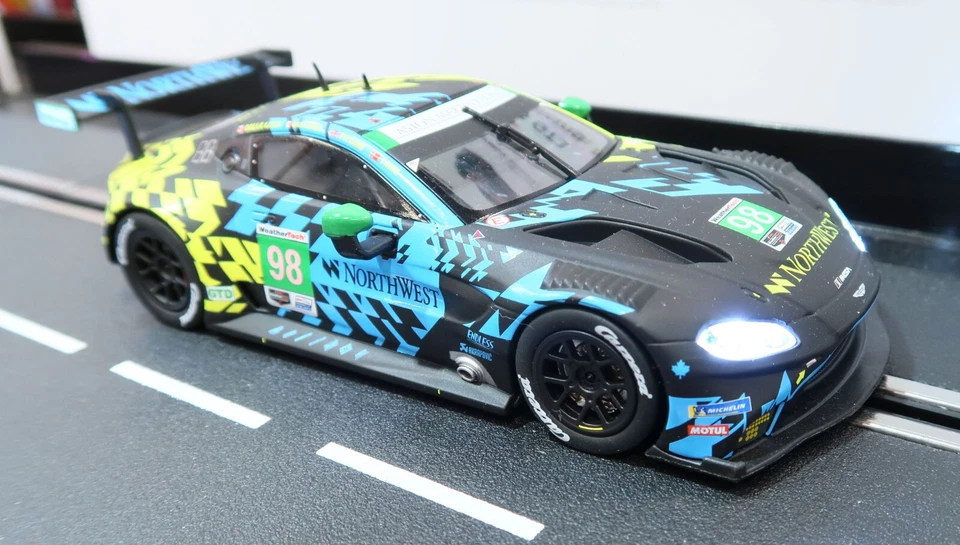 Carrera 32022 Digital 1:32 Aston-Martin Vantage GT3 Northwest No 98 Slot Car