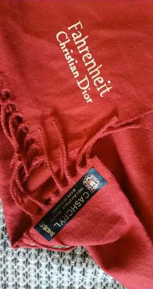 Écharpe Christian Dior vintage. 