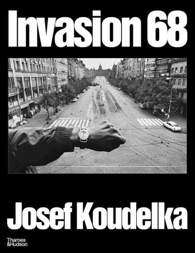 Invasion Prague 68 by Josef Koudelka 9780500029237 NEW Free UK Delivery - Image 4