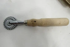 Vintage Ravioli Cutter Pastry Crimper  Wood Handle Made in Italy