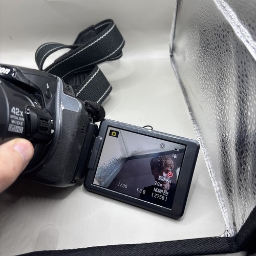 NIKON COOLPIX P520 18.1 MEGAPIXELS 42X Zoom -Good Condition See Description - Picture 4 of 13