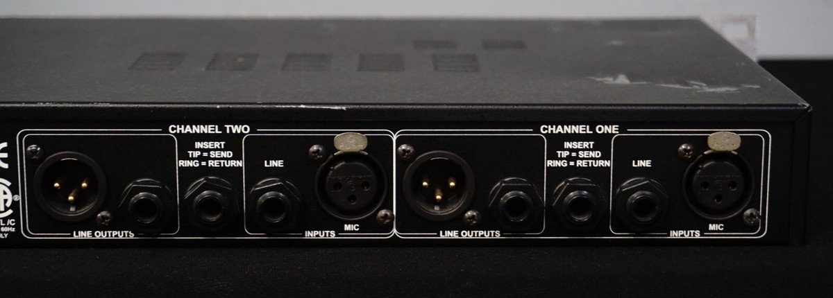 DBX 386 Dual Vacuum Tube Preamp w/ Digital Out 1U Rack Signal