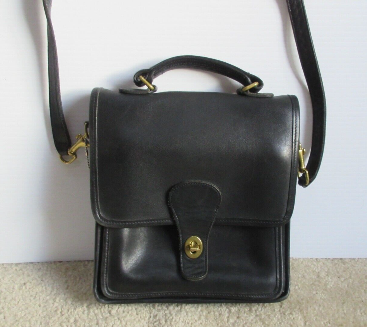 Vintage Coach #5130 Station Black Leather Flap Top Crossbody