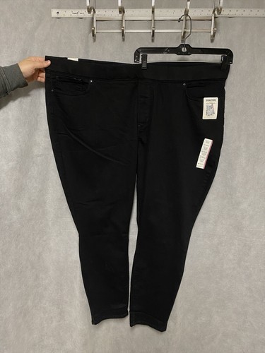 NWT Levi's Signature Jeans Women 28M 39x30 Black Totally Shaping Pull On Skinny