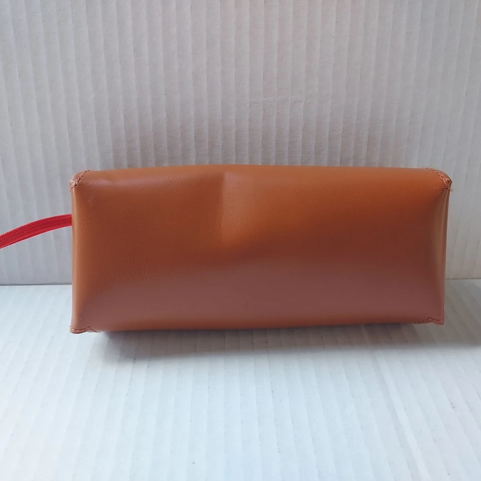 Estuche para gafas de sol marrón forrado de tela con estuche de cuero sintético fósil Foto 2 de 4