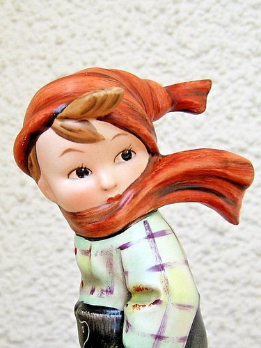 Hummel Figurine "MARCH WINDS" HUM #43 TMK8 Goebel 70th ANNIVERSARY LE MIB R341 - Picture 5 of 8