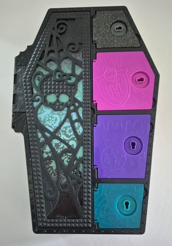 Monster High Doll With Coffin Case - Picture 3 of 5