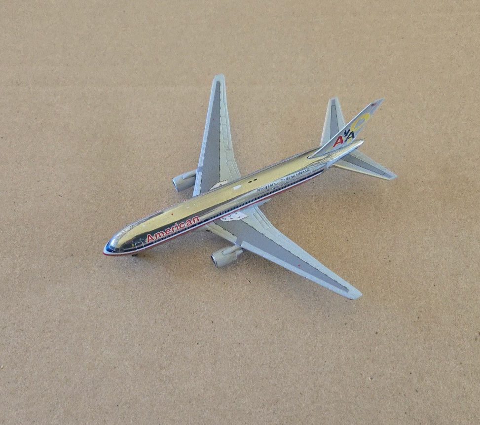 1:400 Boeing 767-200 American Airlines N320AA Flagship