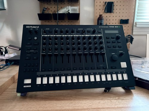 Roland TR-8S Rhythm Performer Drum Machine w/ Decksaver and Stand - Picture 3 of 4