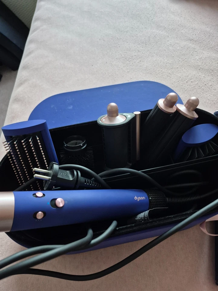 dyson airwrap long complete. Nur 2 mal benutzt, in einwandfreiem Zustand.