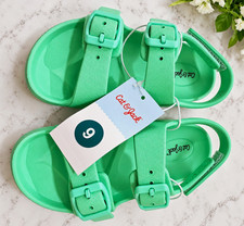 Cat  Jack Girls  Green Double Buckle Sandals   Size 9   New With Tags