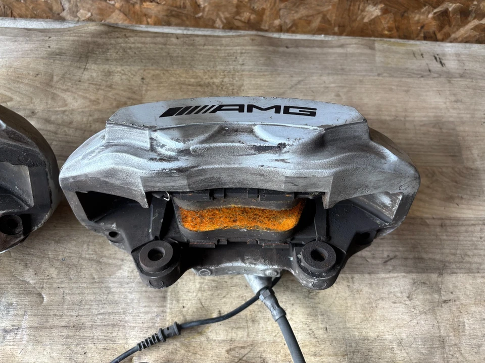 PAR DE PINZAS DE FRENO DELANTERAS IZQUIERDA Y DERECHA MERCEDES BENZ C43 C63 GLC43 AMG OEM Foto 2 de 4