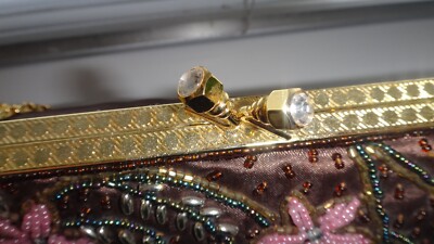 Sac Norman Longstaff Violet Satin Avec Nœud Devant Et Chaîne - Occasion Bon état