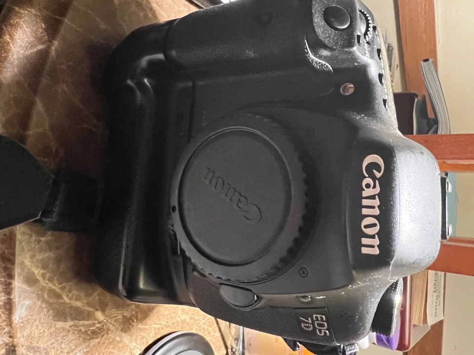 Canon EOS 7d with 3 lens 24-70 2.8, 70-200 2.8,  18-55, Battery Pack,  flash - Image 2 of 4