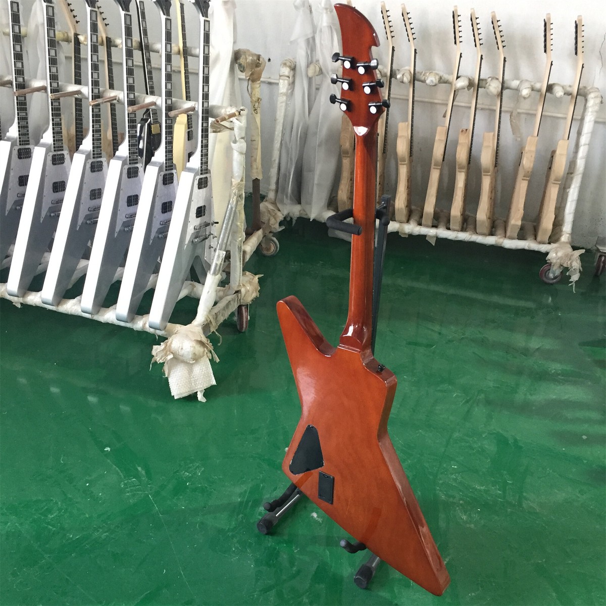Explorer Chitarra Elettrica 6 Corde Factory 2EMG Pickup HPL Tastiera