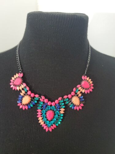 Stella & Dot Retired Frida Kahlo statement necklace Hot Pink Blue Rhinestone - Picture 3 of 17