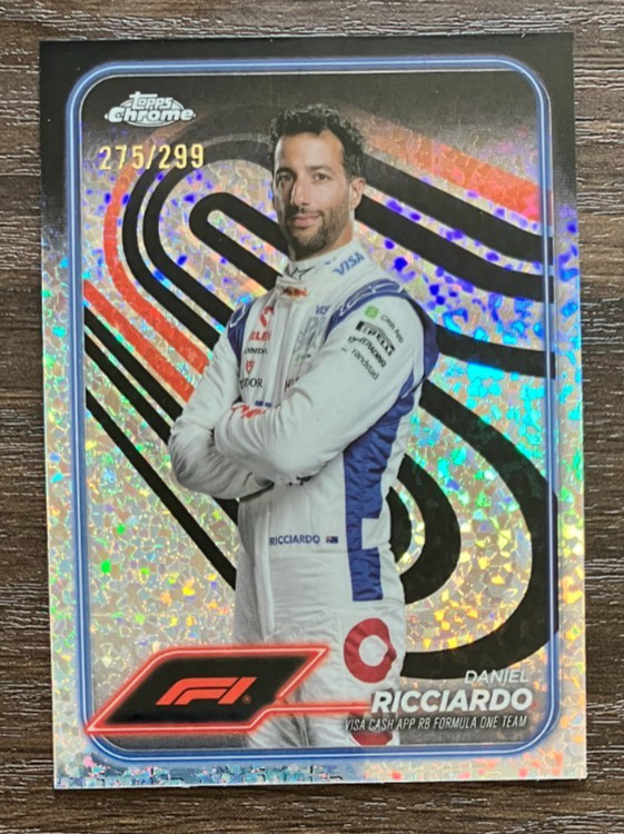 275/299 Mini Diamond Daniel Ricciardo Portrait #18 - 2024 Topps Chrome Formula 1
