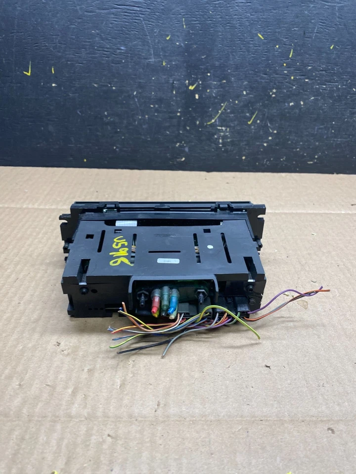 2003 to 2011 Ford Crown Victoria Marquis A/C Heater Climate Control u5918 DG - Image 4 of 4