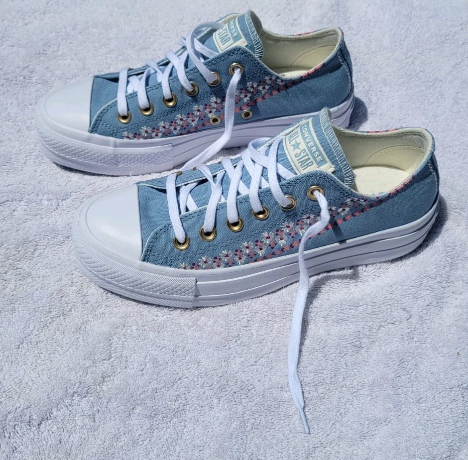Converse Chuck Taylor Lift Platform Embroidered Floral Womens Shoes Size 7.5 Converse Chuck Taylor Lift Platform Embroidered Floral Womens Shoes Size 7.5