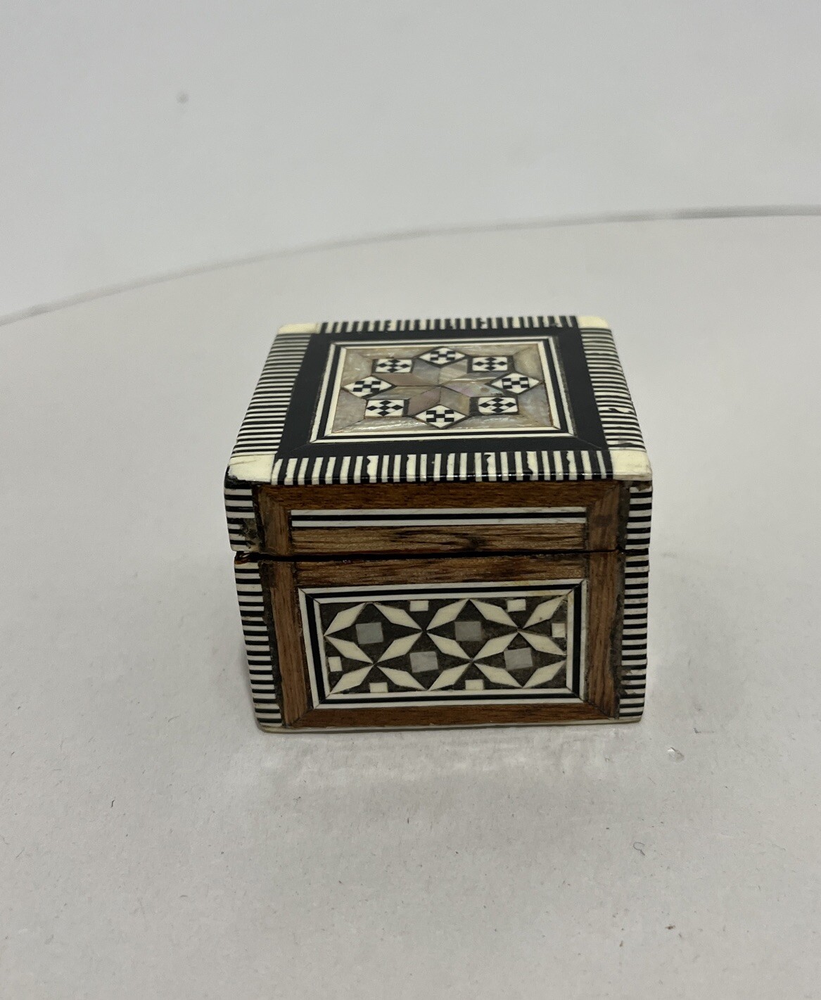 Elegant Wooden Jewelry Box with Mother of Pearl Exterior Decor - Small-image