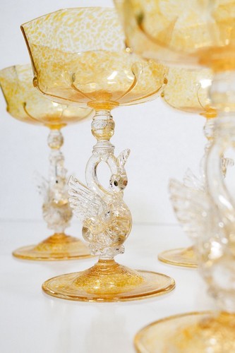 MURANO Art Glass Gold Colored Flaked Swan Stem Glasses - Picture 13 of 14