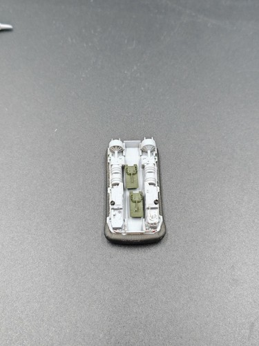 1/700 China Type 726 LCAC air cushion landing craft +04A tank 2pc finished model - Picture 2 of 6