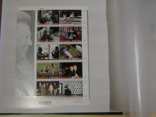 POSTZEGELCOLLECTIE ABDICATIE KONINGIN BEATRIX DER NEDERLANDEN - Picture 3 of 8