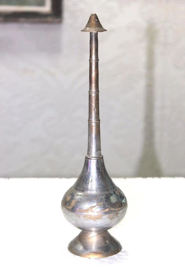 Olla rociadora de agua de rosas de latón años 1900 antigua vintage de gran tamaño hecha a mano Foto 2 de 4