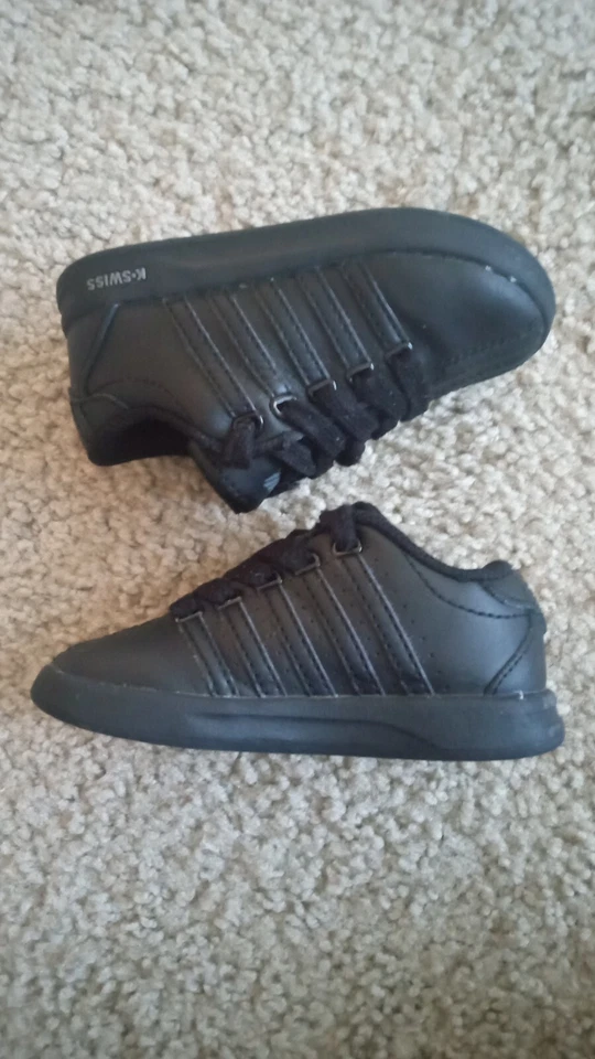Zapatos informales de caña baja K-Swiss clásicos para bebés niños pequeños niños niñas talla 6 negros Foto 3 de 4