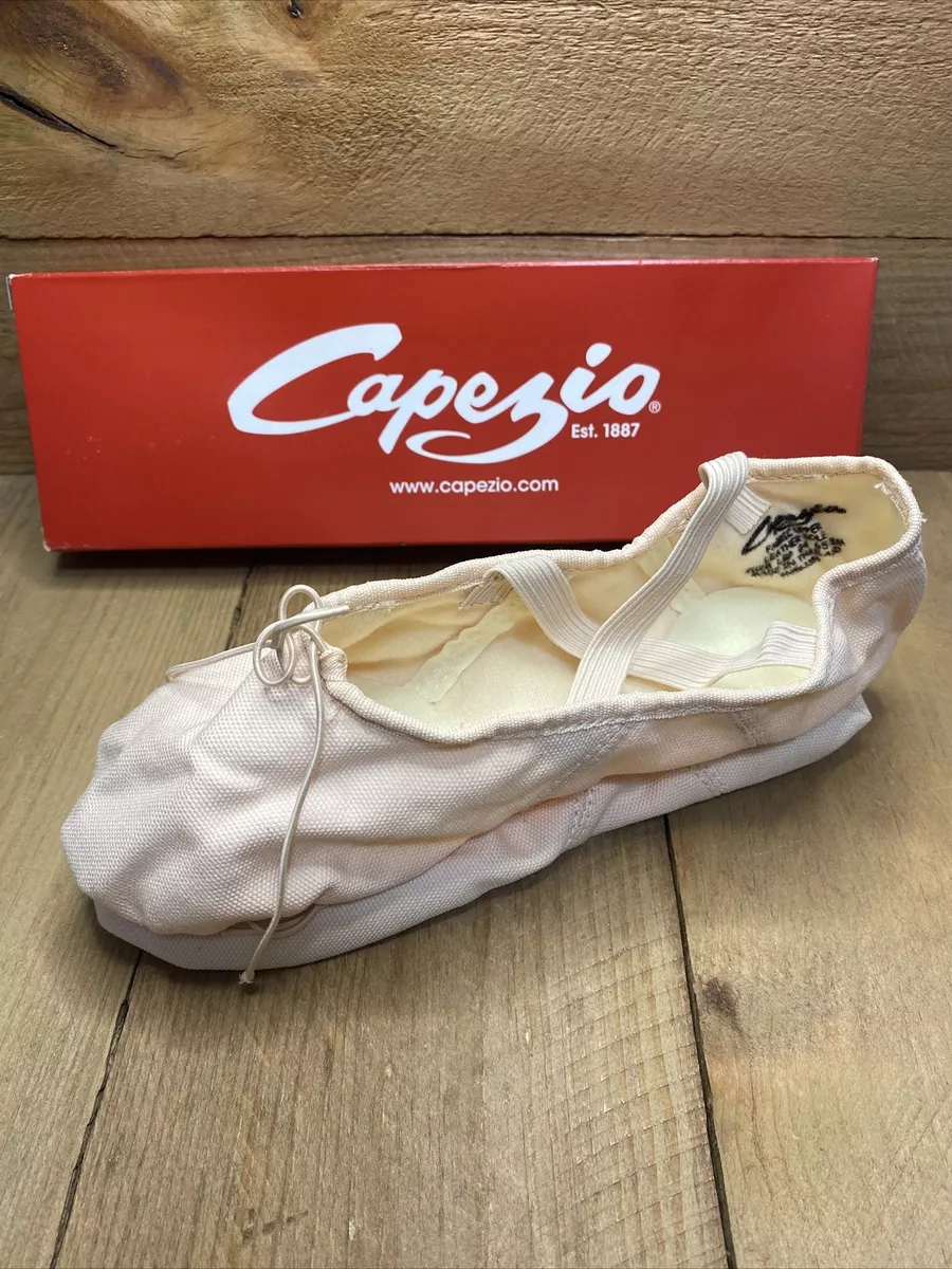 Capezio Women's 2028 LBP Canvas Juliet ll Ballet Shoe 8 M Light Ballet Pink