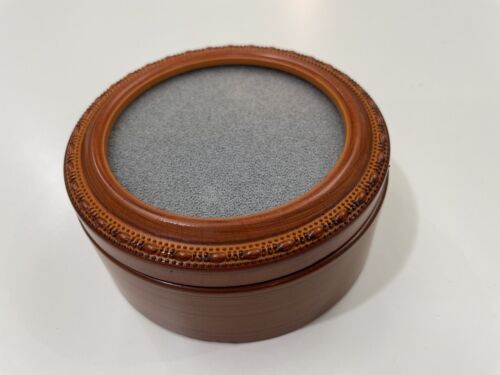 4" Wood Tone round box for needlework insert Sudberry needlepoint cross stitch