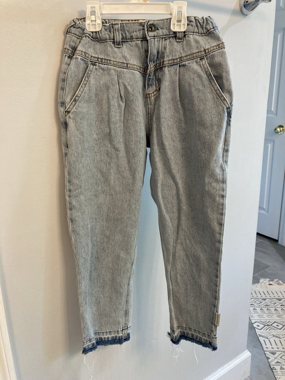 Picture 1 of 4