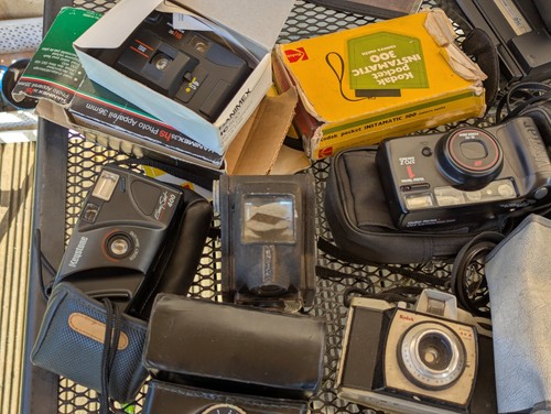 Job Lot Of Vintage Film Cameras, Accessories. Please Read - Picture 5 of 17