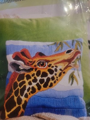 Giraffe Longstitch Pillow Cover Kit~~Herrschners  NIP   11.5'' X 11.5''