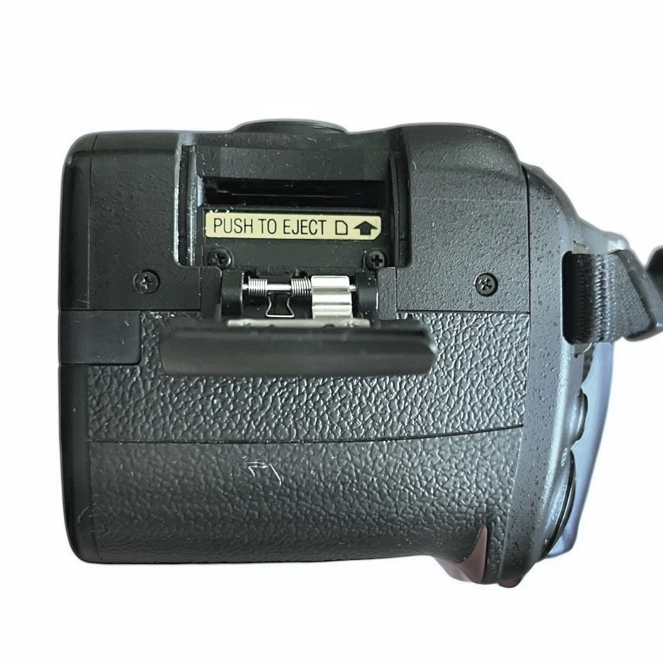 Cuerpo de cámara digital Nikon D3000 SLR - sin probar - tal cual - correa y lente dañada Foto 4 de 4