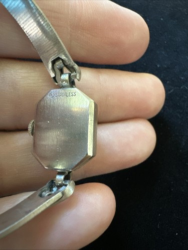 Vintage WITTNAUER Women's Quartz Watch 1/20 10k Gold Filled With Security Chain - Picture 4 of 10