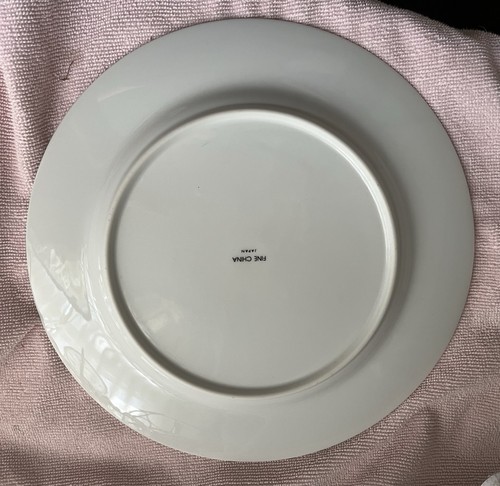 Set of 10 Dinner Plates Fine China Japan Christmas Holly and Berries Gold Trim - Picture 2 of 2