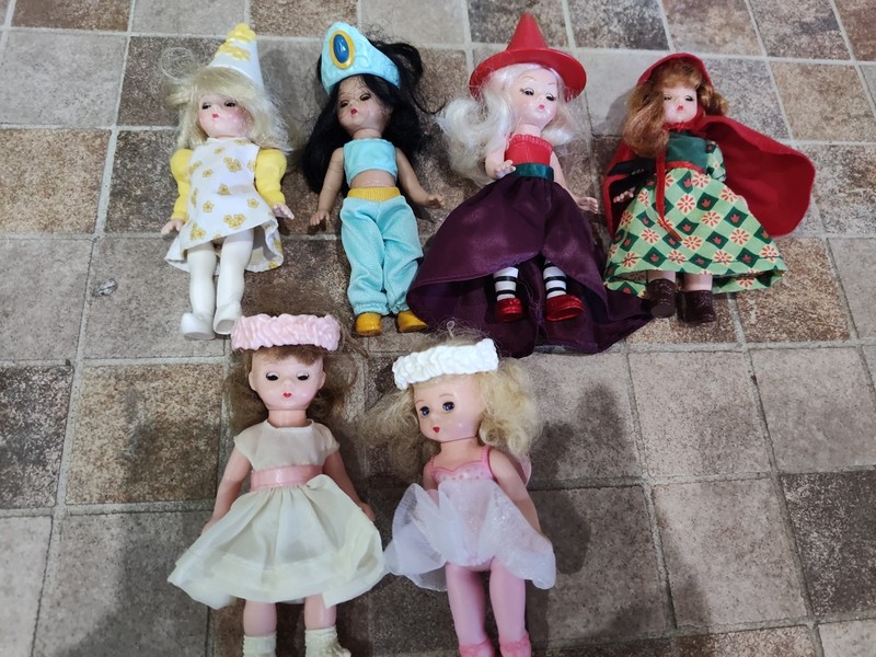 Lot Of 6 Madame Alexander Mcdonald's Mini Dolls 